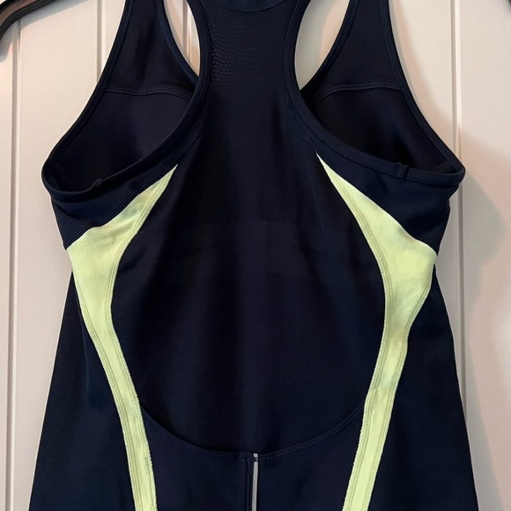 Nike Top Sz‎ S 4-6 Dri Fit Reflector Scoop Neck Racerback Runner Built in Bra - Picture 3 of 4